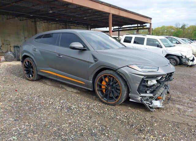 2022 LAMBORGHINI URUS