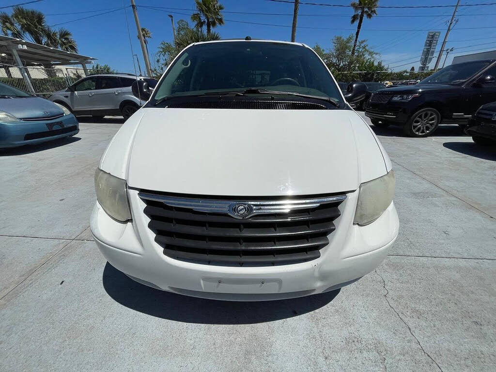 2005 CHRYSLER Town and Country