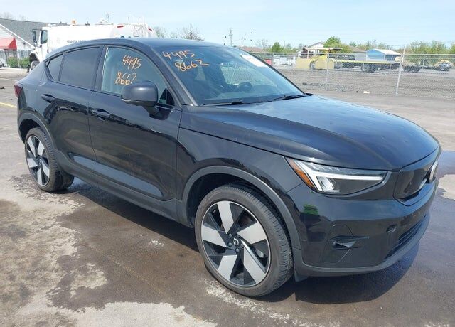 2024 VOLVO C40