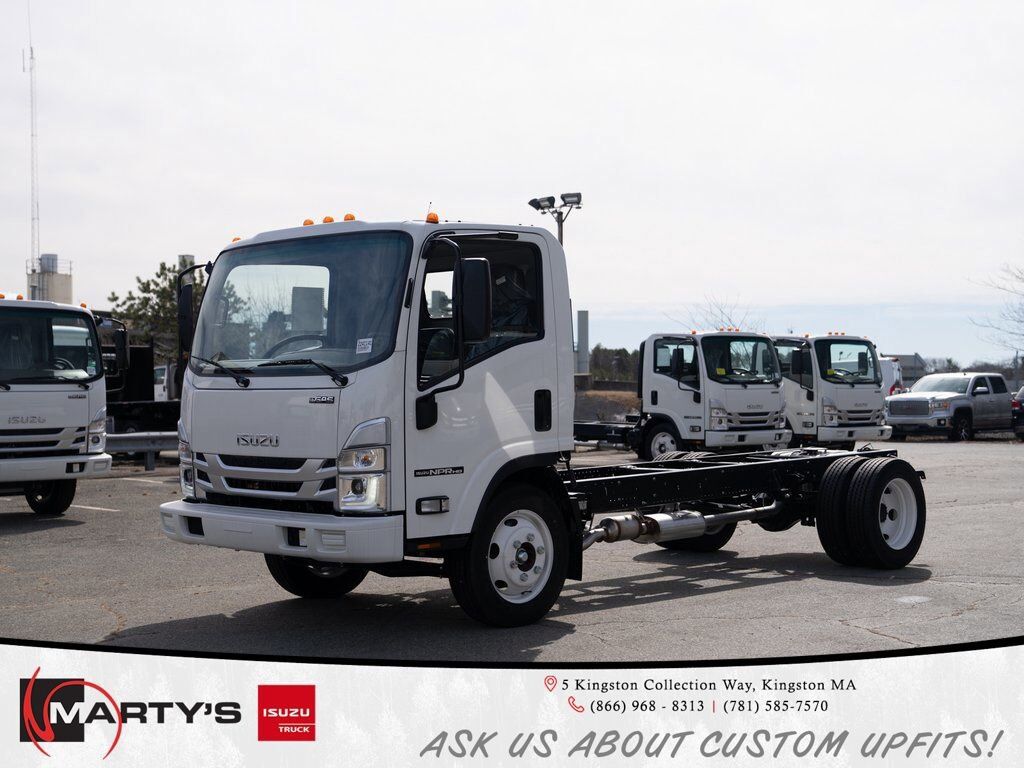 2024 ISUZU NPR-HD