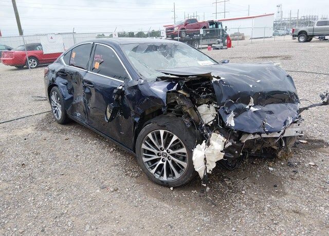 2019 LEXUS ES