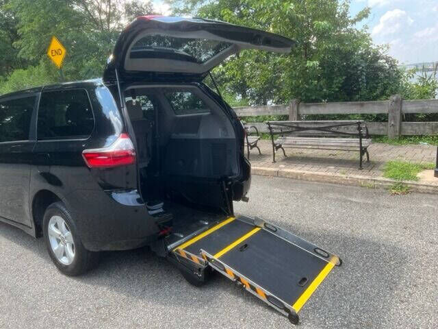 2020 TOYOTA Sienna