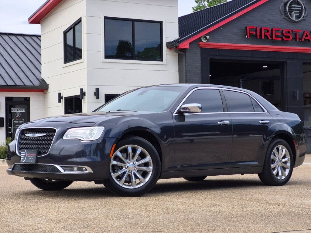 2019 CHRYSLER 300