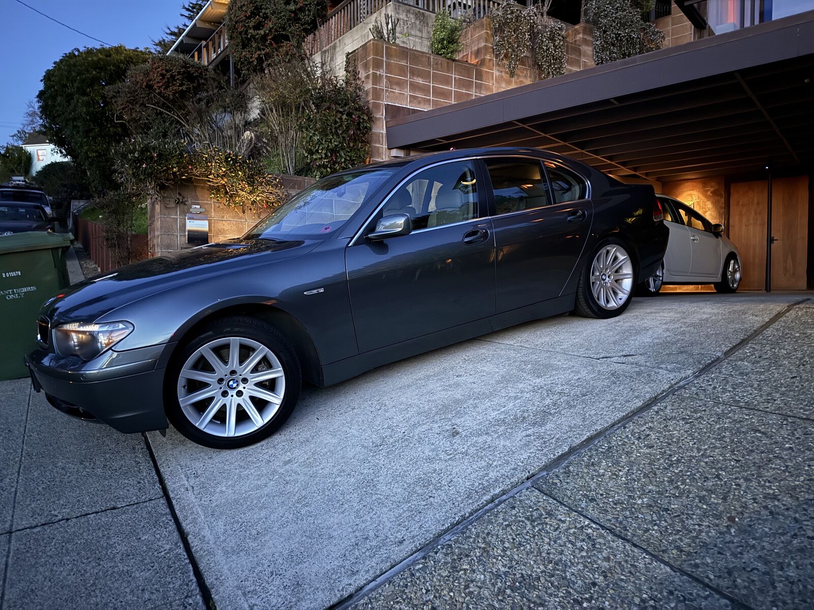 BMW 745i