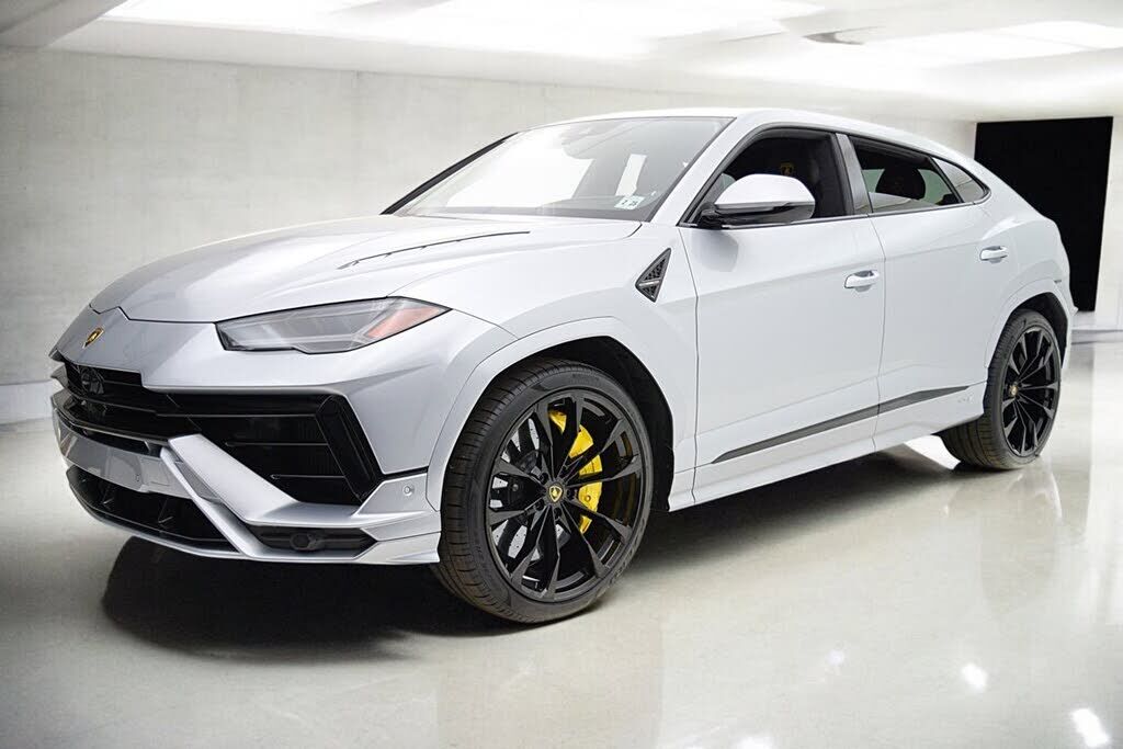 2023 LAMBORGHINI URUS