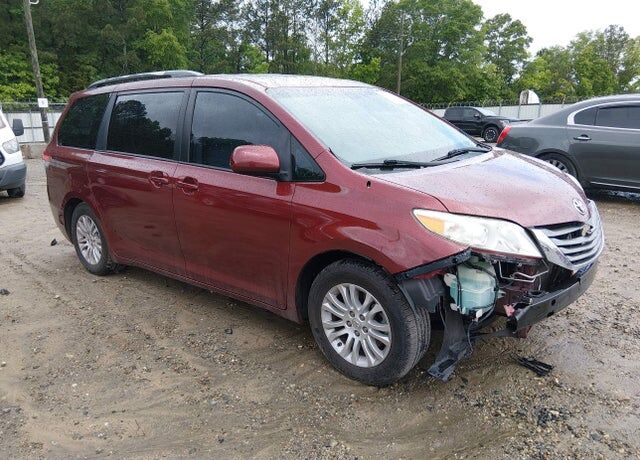 2013 TOYOTA Sienna