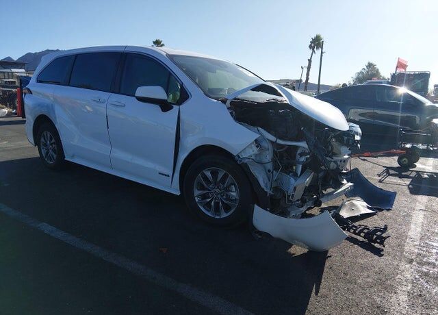 2021 TOYOTA Sienna
