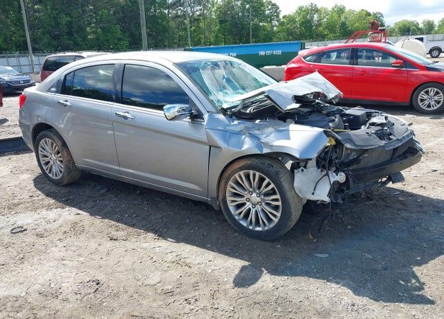 2013 CHRYSLER 200