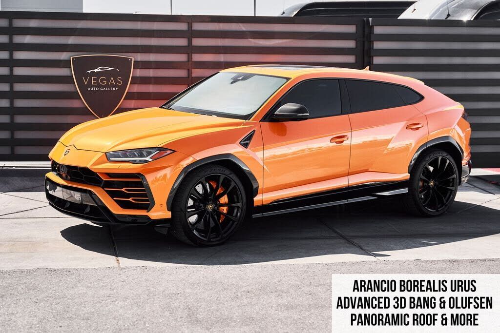 2022 LAMBORGHINI URUS