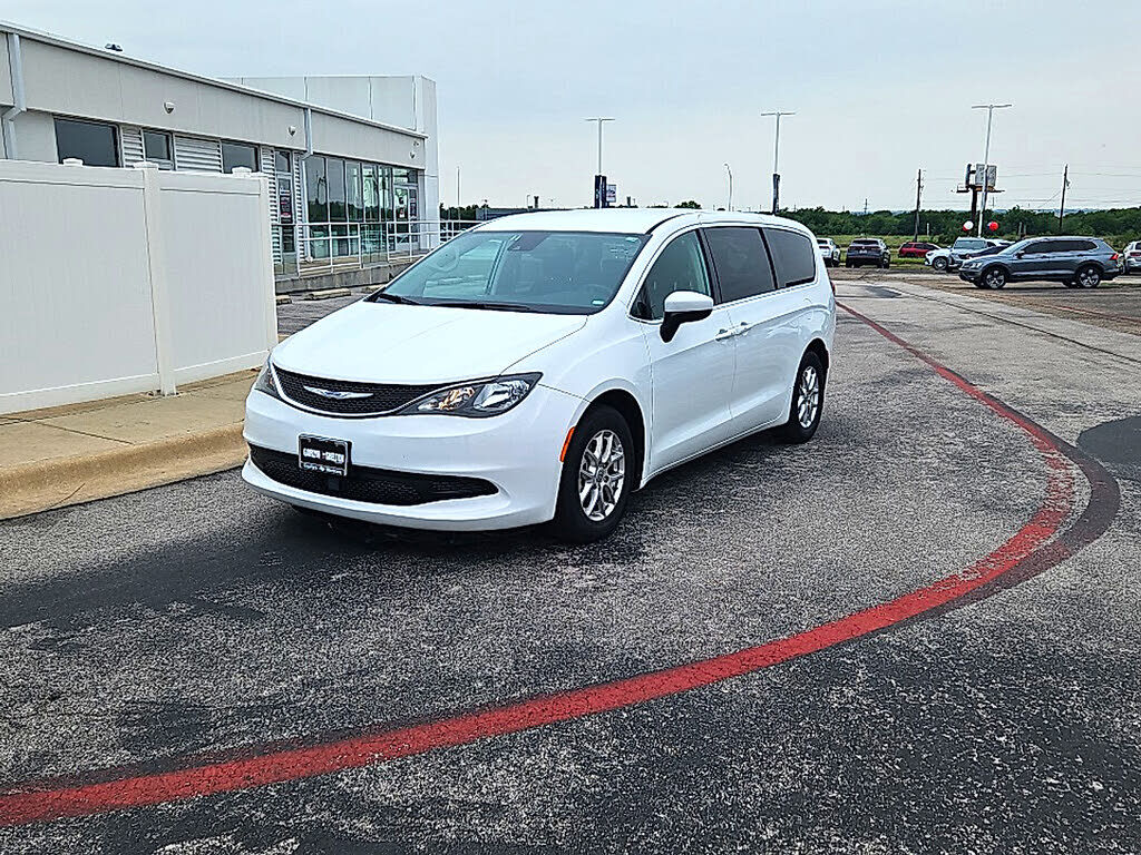 2023 CHRYSLER Voyager