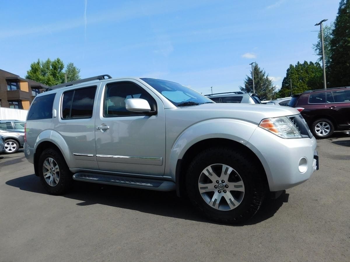 2011 NISSAN Pathfinder
