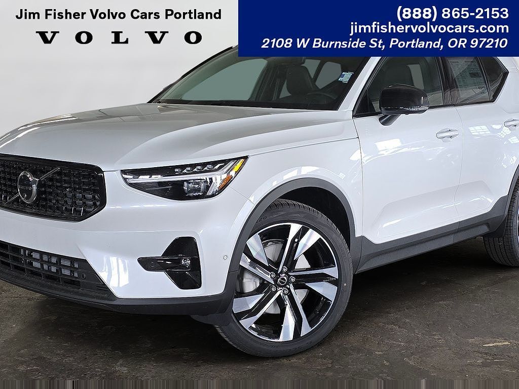 2026 VOLVO XC40