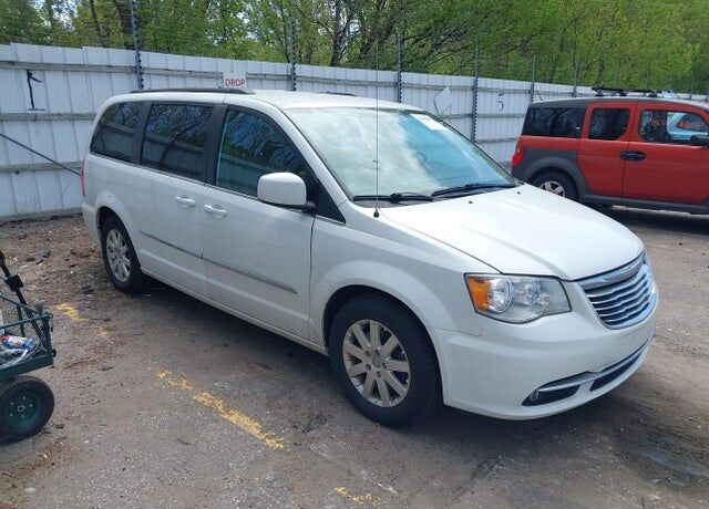 2016 CHRYSLER Town and Country