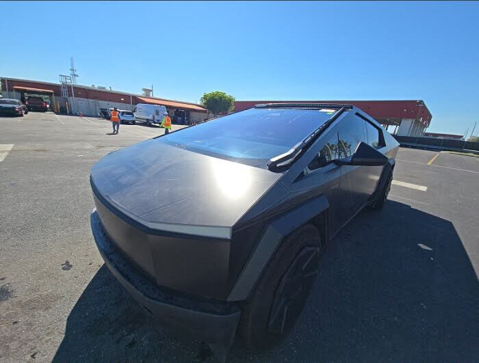 2024 TESLA Cybertruck