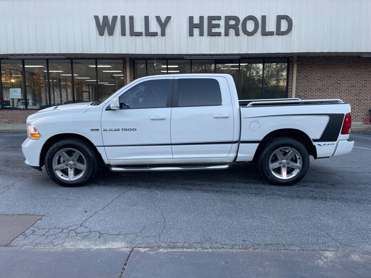 2011 DODGE Ram