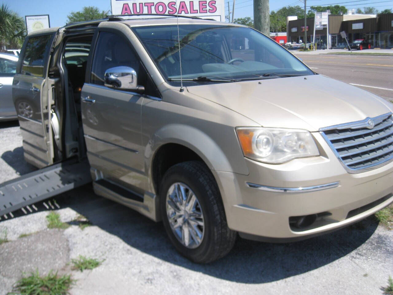 2010 CHRYSLER Town and Country