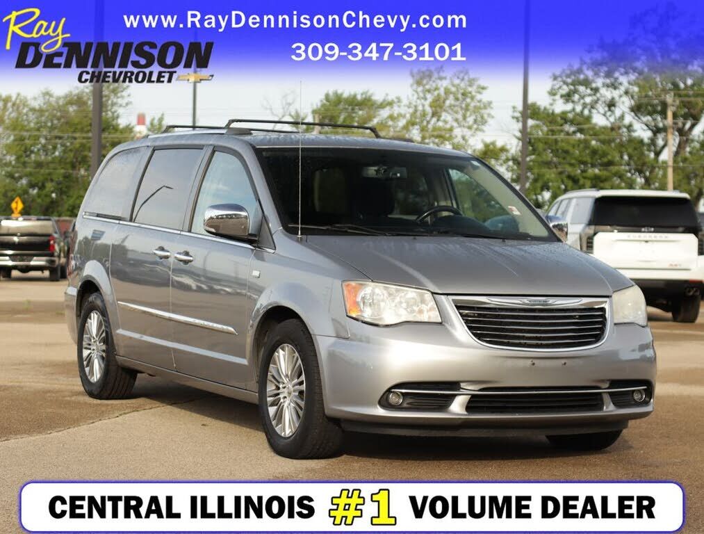 2014 CHRYSLER Town and Country