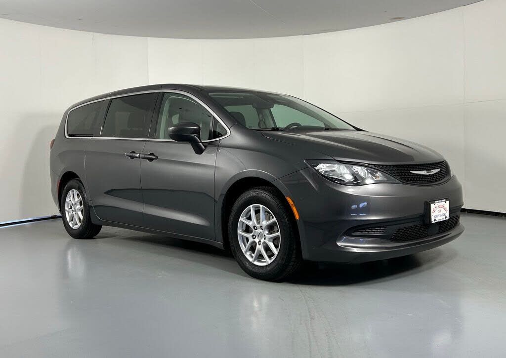2023 Chrysler Voyager