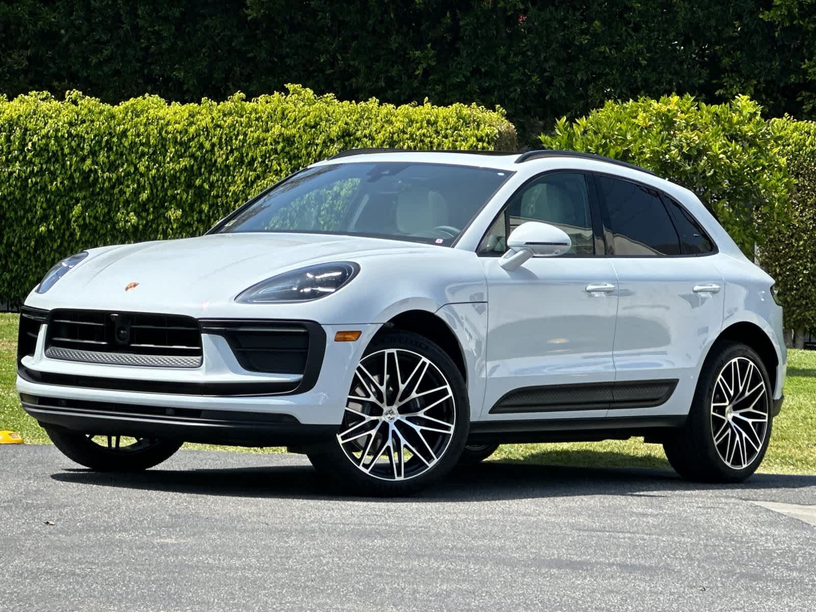 2026 PORSCHE Macan