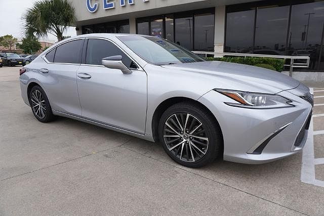 2022 LEXUS ES