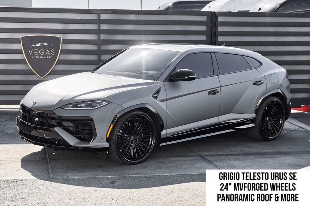 2025 LAMBORGHINI URUS