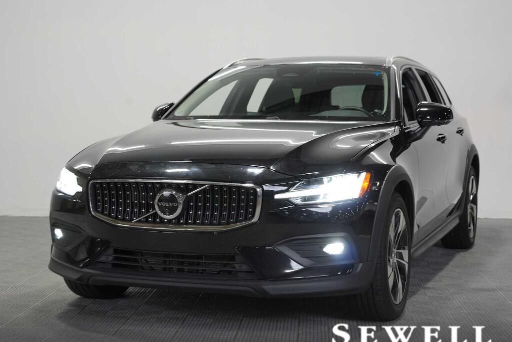 2024 VOLVO V60CC