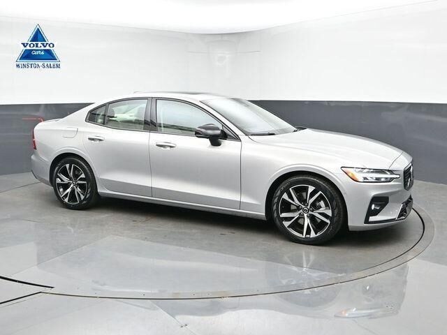 2025 VOLVO S60