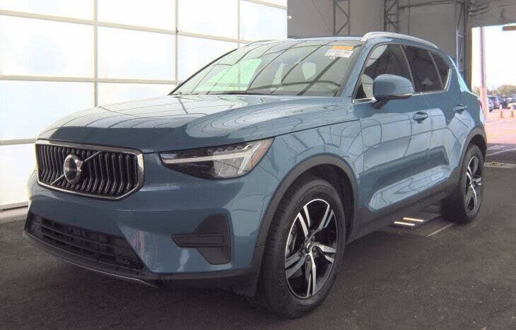 2024 VOLVO XC40