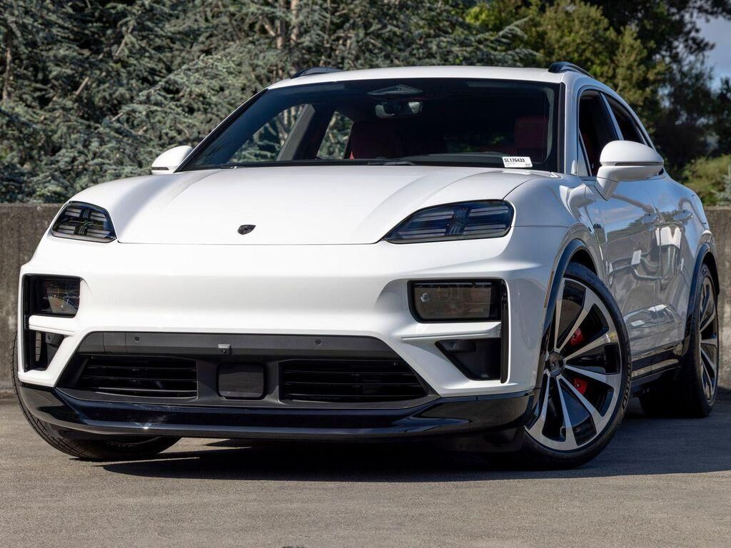 2025 PORSCHE Macan