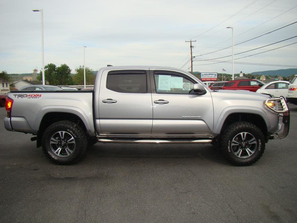 2017 TOYOTA Tacoma
