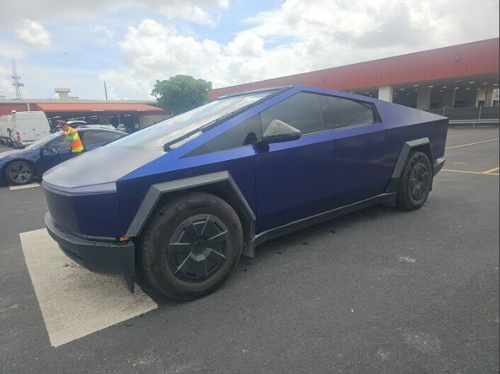2024 TESLA Cybertruck