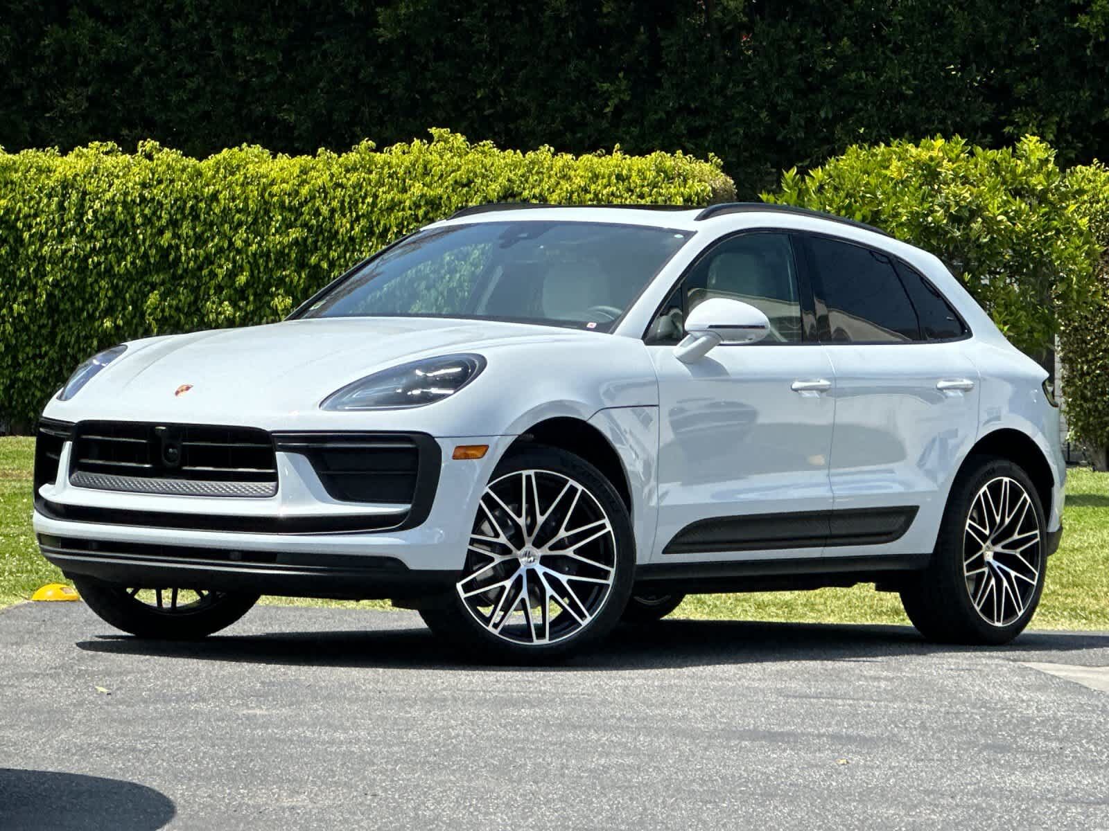 2026 PORSCHE Macan