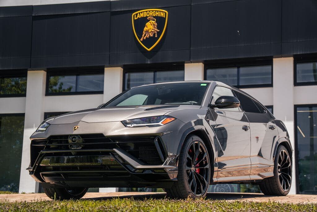 2023 LAMBORGHINI URUS