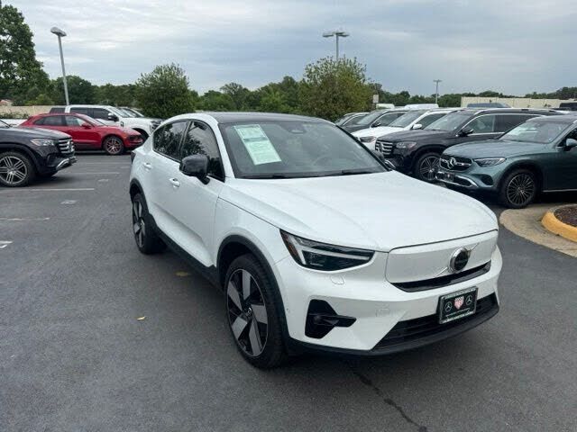 2023 VOLVO C40