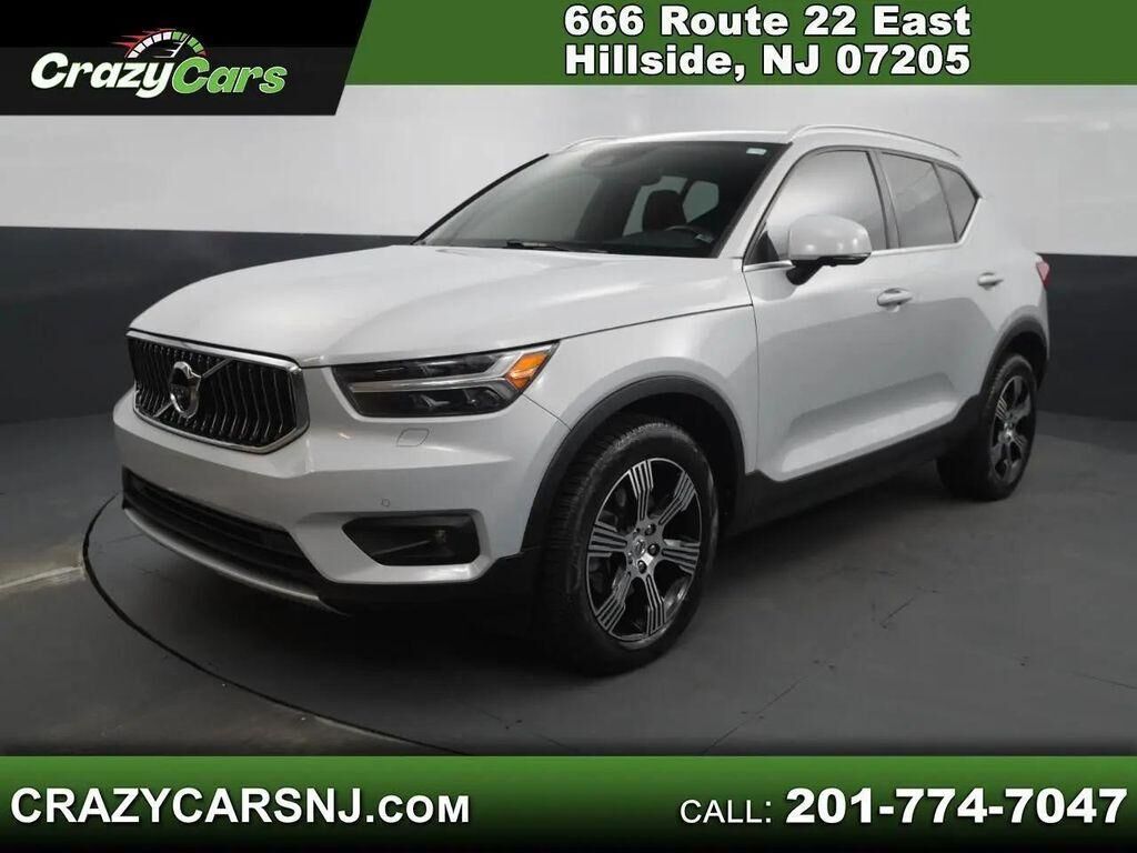 2020 VOLVO XC40