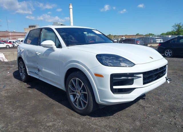 2024 PORSCHE Cayenne
