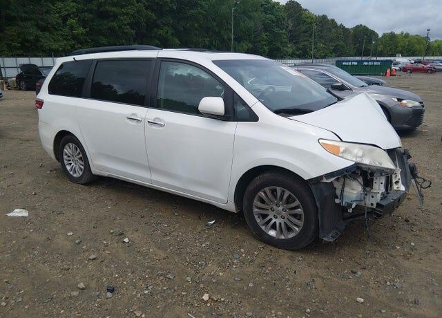 2016 TOYOTA Sienna