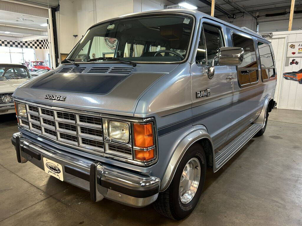 Dodge Ram Van