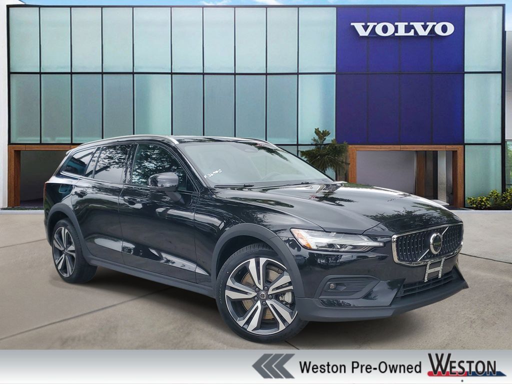 2025 VOLVO V60CC