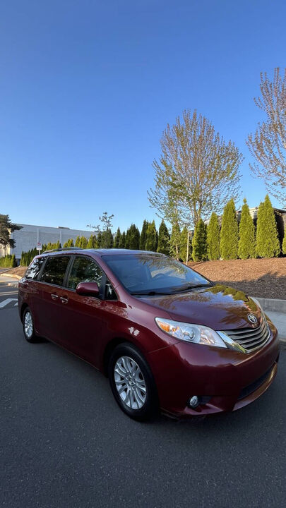2016 TOYOTA Sienna