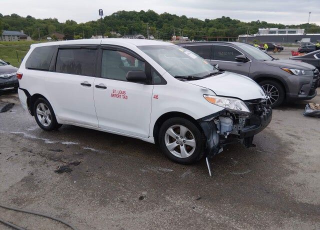 2017 TOYOTA Sienna