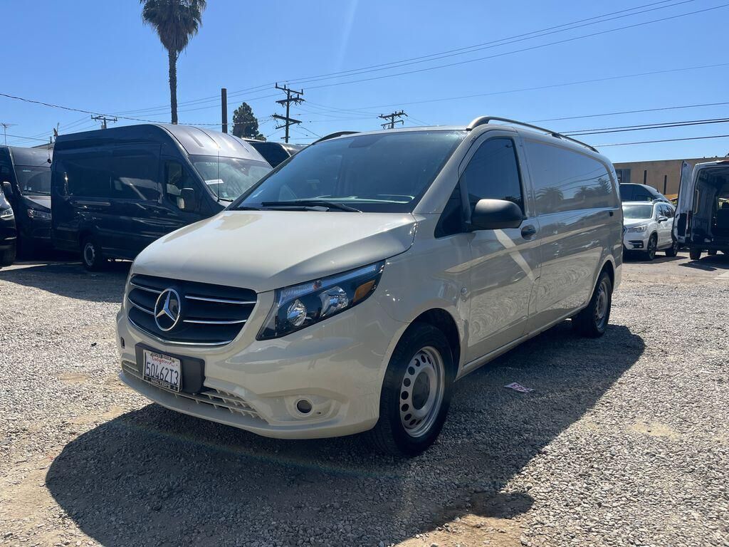 2022 Mercedes-Benz METRIS