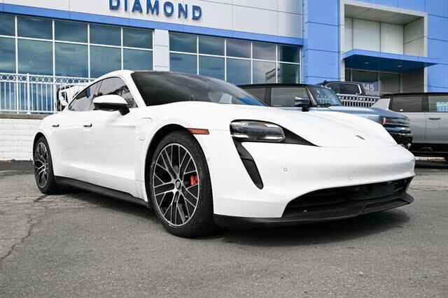 2022 PORSCHE Taycan