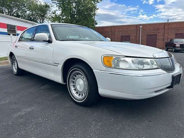2002 LINCOLN Town Car