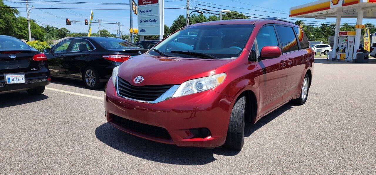 2011 TOYOTA Sienna