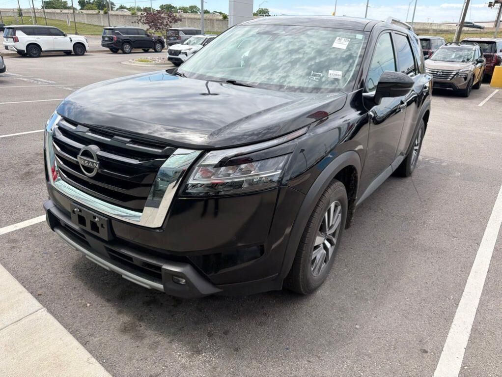 2022 NISSAN Pathfinder
