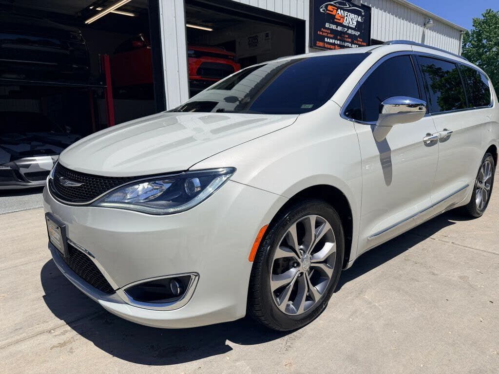 2017 CHRYSLER Pacifica