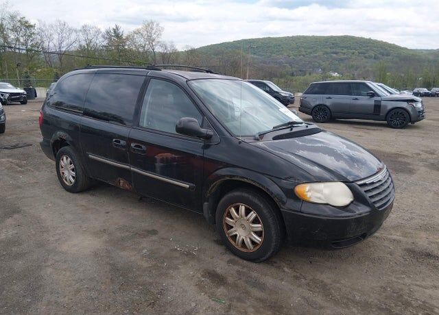 2005 CHRYSLER Town and Country