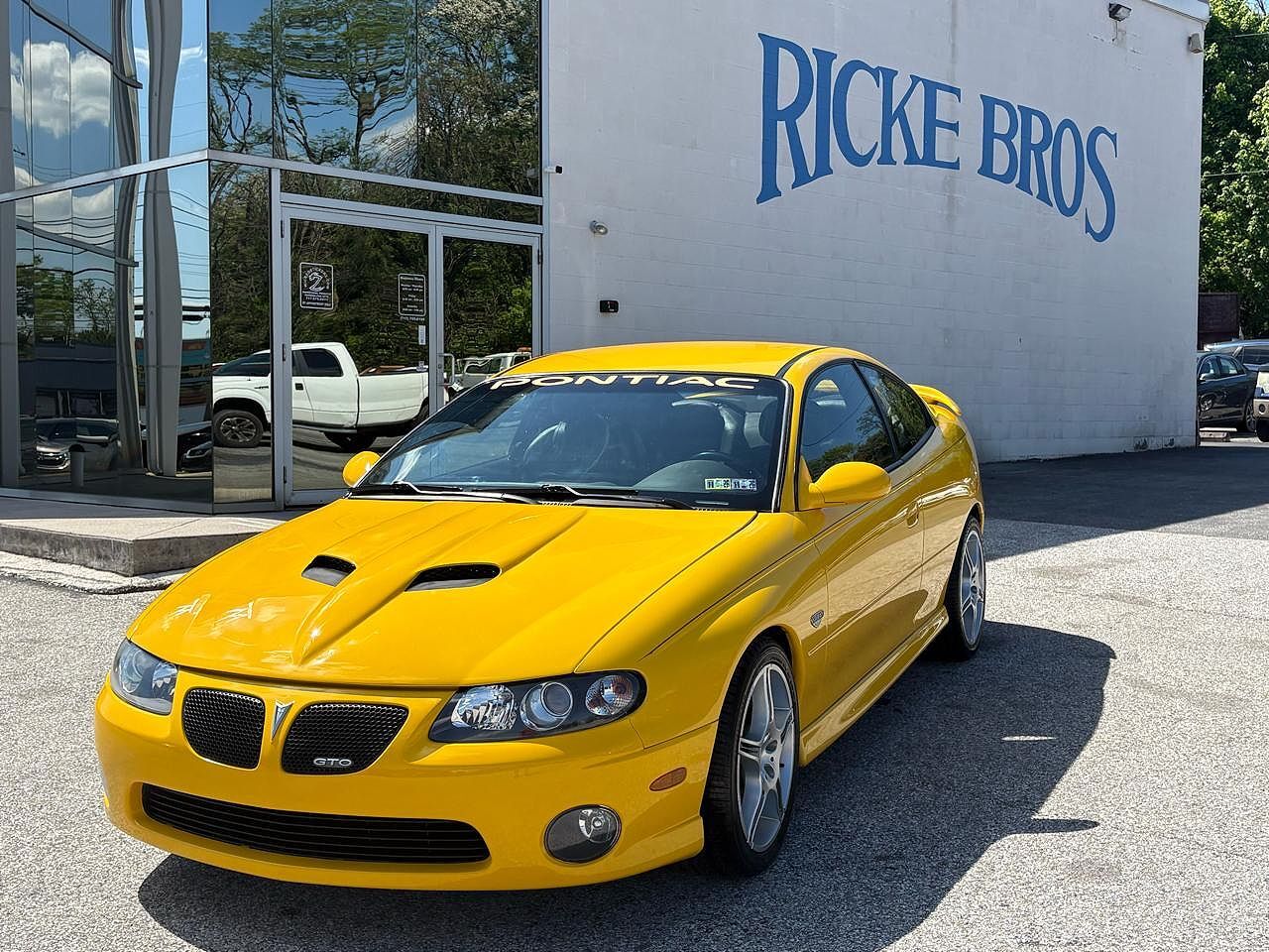 2004 PONTIAC GTO