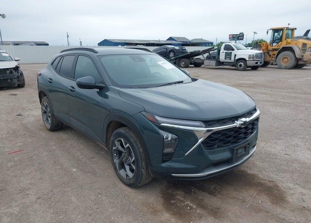 2025 CHEVROLET Trax